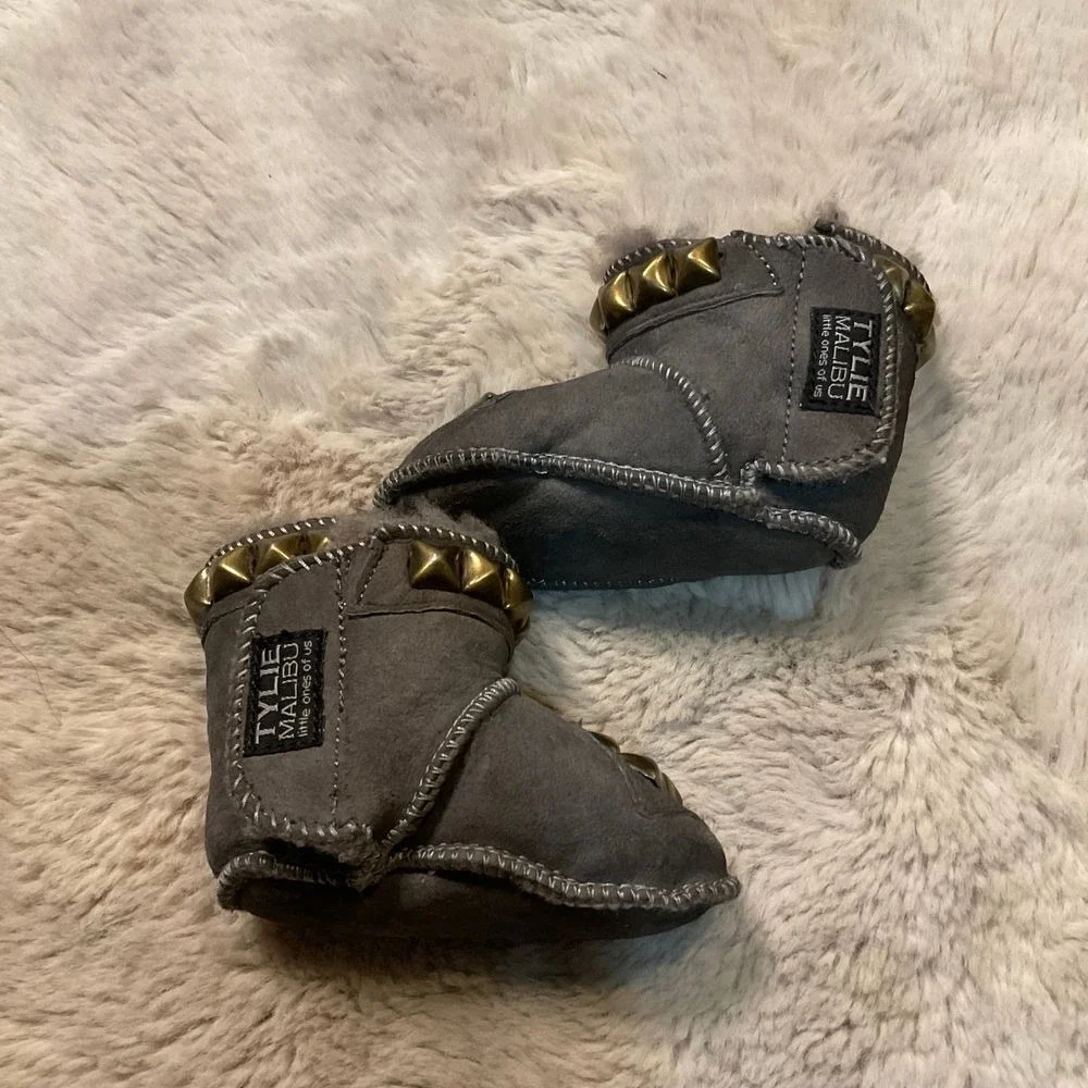 Tylie Malibu Baby Pyramid Stud Booties Gray Hook Loop Closure‎